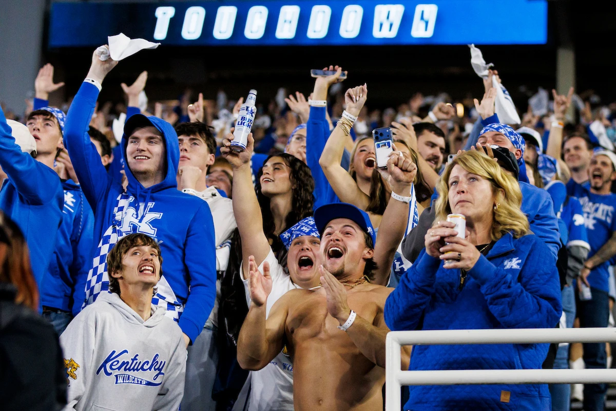 Kentucky Football Jumps into Top 10 of AP Poll